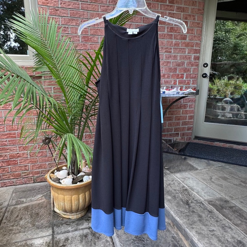 🆕NWT PRICE ⬇️London Times pleated black/vintage blue halter dress